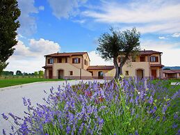 Villa in Cannara With Pool Near Assisi