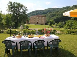 Mansion in Apecchio With Pool