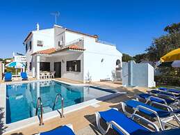 Spacious Holiday Home in Vilamoura With Private Pool