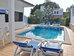 Spacious Holiday Home in Vilamoura With Private Pool