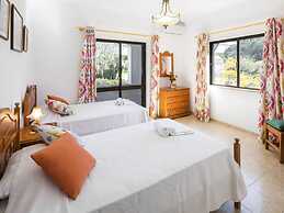 Spacious Holiday Home in Vilamoura With Private Pool