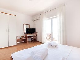 Cozy Seaside Apartment Celina