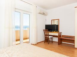Cozy Seaside Apartment Celina