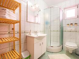 Cozy Seaside Apartment Celina