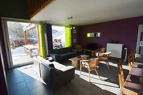 Lovely Modern Cottage With Sauna, Bubble Baths and Even a Beach on the