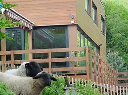 Lovely Modern Cottage With Sauna, Bubble Baths and Even a Beach on the