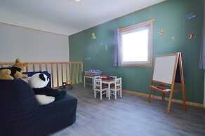 Lovely Modern Cottage With Sauna, Bubble Baths and Even a Beach on the