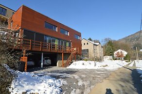 Lovely Modern Cottage With Sauna, Bubble Baths and Even a Beach on the