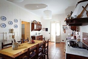 Villa in Campanella With Private Pool