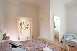 Villa in Campanella With Private Pool