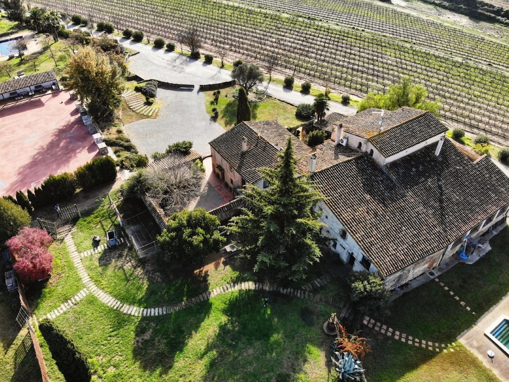 Cozy Cottage in Subirats With Swimming Pool