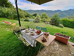Holiday Home in Apecchio With Pool & Terrace