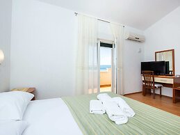Charming Seaside Apartment