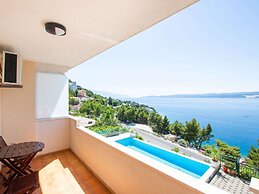 Charming Seaside Apartment