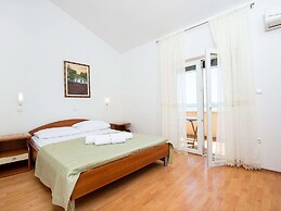 Charming Seaside Apartment