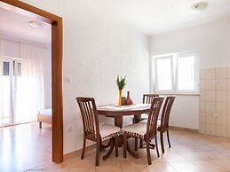 Charming Seaside Apartment