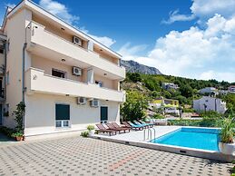 Charming Seaside Apartment