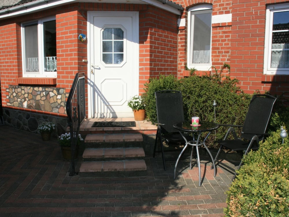 Wohnung bei Kuehlungsborn mit Garten