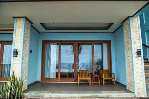 Blue Harbor Beachfront Villas & Resto