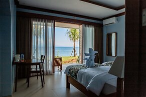 Blue Harbor Beachfront Villas & Resto
