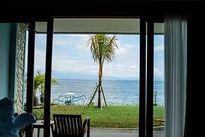 Blue Harbor Beachfront Villas & Resto