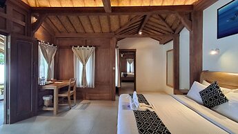 Blue Harbor Beachfront Villas & Resto