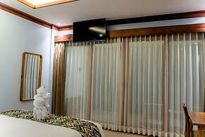 Blue Harbor Beachfront Villas & Resto