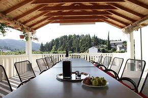Cozy Villa in Ploce With Shared Pool