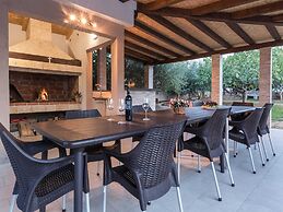 Spacious Holiday Home With Swimming Pool