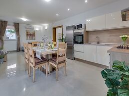 Spacious Holiday Home With Swimming Pool