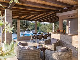 Spacious Holiday Home With Swimming Pool