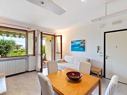 Apartment in Lazise With Lake View & Pool