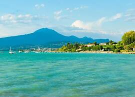 Apartment in Lazise With Lake View & Pool