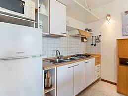 Apartment in Lazise With Lake View & Pool