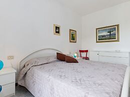 Apartment in Lazise With Lake View & Pool