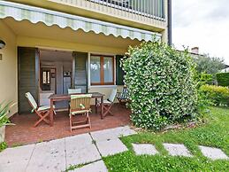 Apartment in Lazise With Lake View & Pool