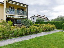 Apartment in Lazise With Lake View & Pool