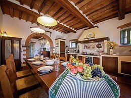 Luxury Pool Villa in Cortona