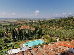 Luxury Pool Villa in Cortona