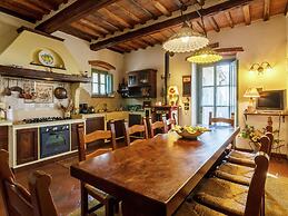Luxury Pool Villa in Cortona