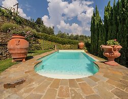 Luxury Pool Villa in Cortona