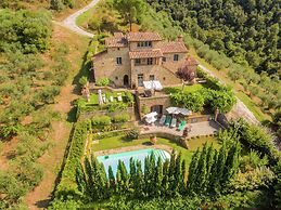 Luxury Pool Villa in Cortona