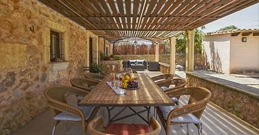 Poolside Garden Retreat in Buger