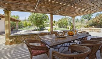Poolside Garden Retreat in Buger