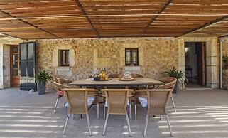 Poolside Garden Retreat in Buger