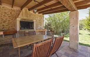 Poolside Garden Retreat in Buger