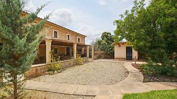 Poolside Garden Retreat in Buger