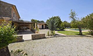 Poolside Garden Retreat in Buger