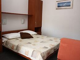 Exquisite Villa with Private Hot Tub in Grebaštica