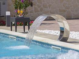 Exquisite Villa with Private Hot Tub in Grebaštica